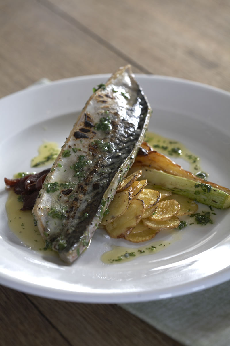 Grilled mackerel with herb butter, roasted fennel, balsamic onions and Pink Fir Apple potatoes